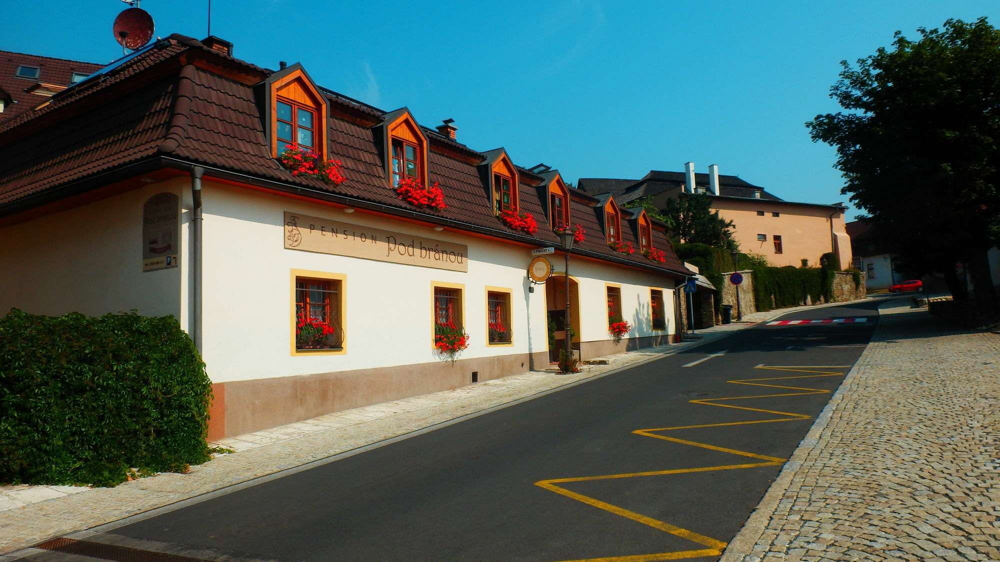 Penzion Pod Branou Poprad Buitenkant foto